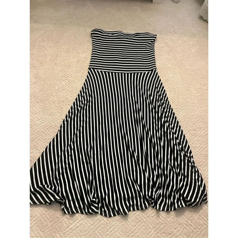 Felicity & Coco Black and White Strapless MidiβDress